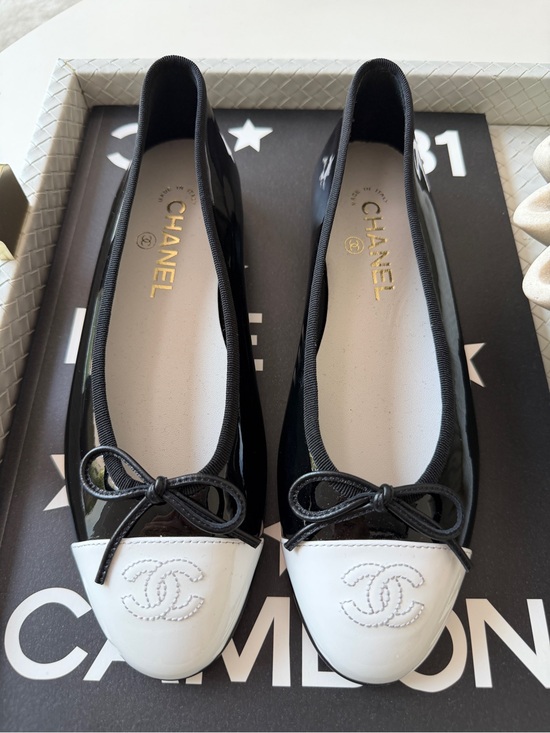 CHANEL Shoes - Chanel 26 Black Patent Leather White Cap Toe CC Logo Ballet Ballerina Flats